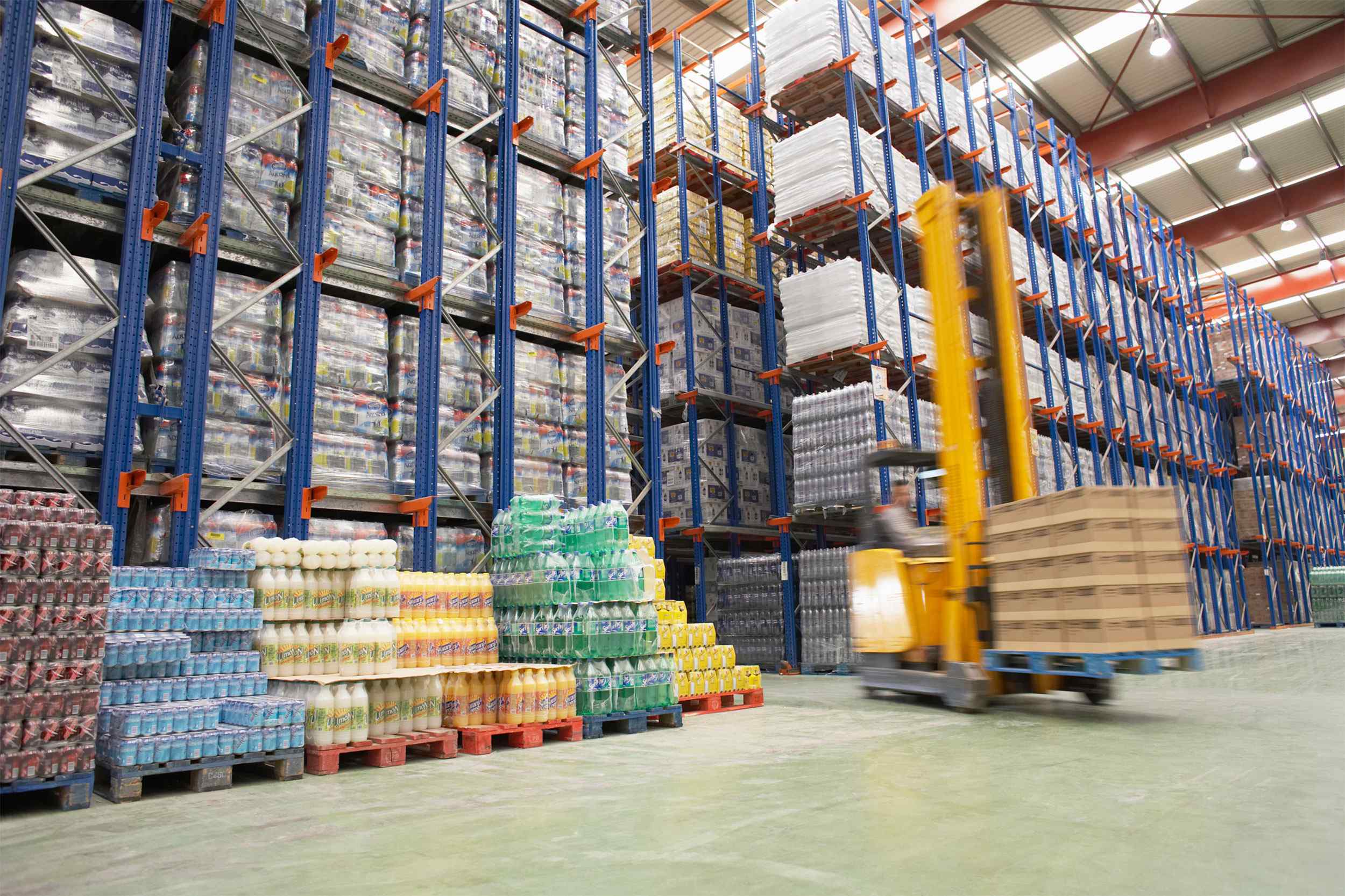 https://brinksglobalplantinumservices.com/wp-content/uploads/2015/09/Warehouse-and-lifter1.jpg